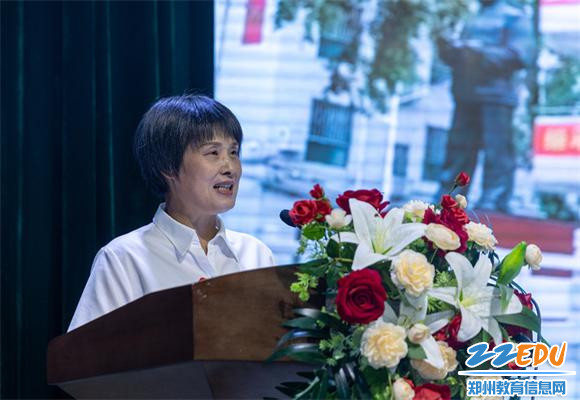 10教师代表王雪涛发言