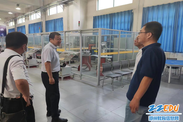 3.郑州市商贸管理学校人工智能部专业主任贾啸宇现场交流实训室建设_副本