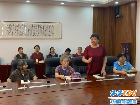 老党员积极为学校献言建策1