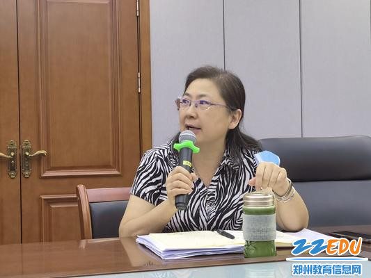 郑州八中副校长刘莘作总结发言
