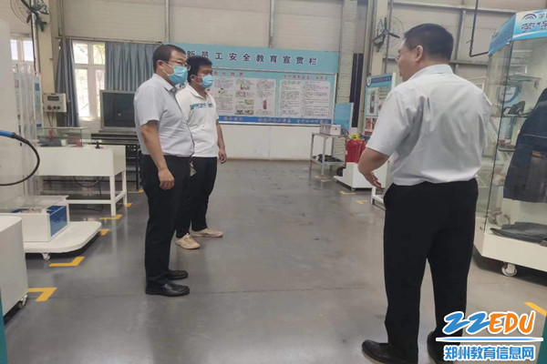 2.参观宇通集团实训中心_副本