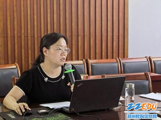 郑州八中教科室负责人任素萍分享解读新课标收获