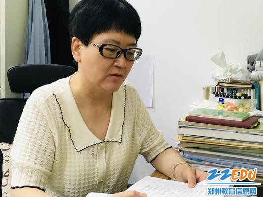 生物学科教师张爱萍作为优秀教师代表发言