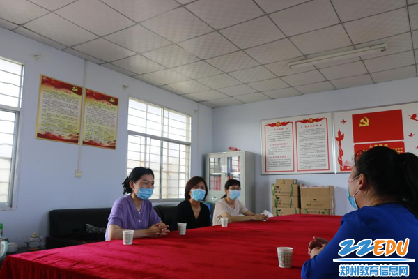 两校心理老师就关爱留守儿童问题展开深入交流