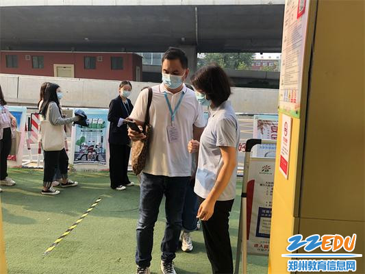 1.学员老师验码有序入园