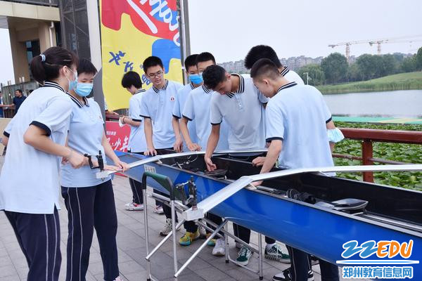 3近距离了解赛艇的构造