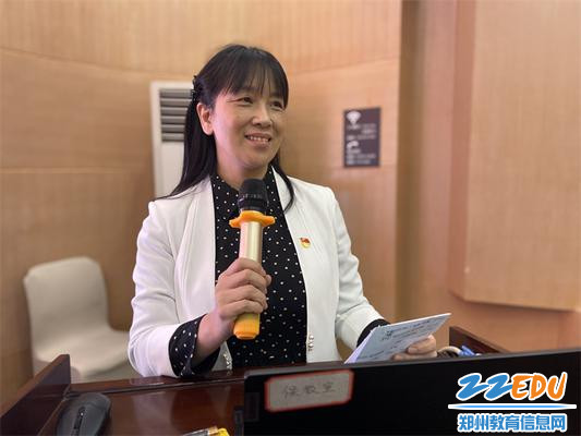 1郑州市教工幼儿园党支部书记、园长陈春主持会议