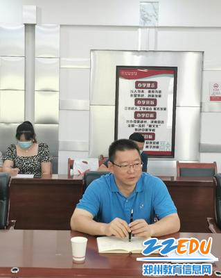 郑州市金融学校校长付强介绍学校情况