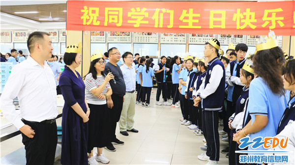 1.郑州11中新疆举行集体生日会