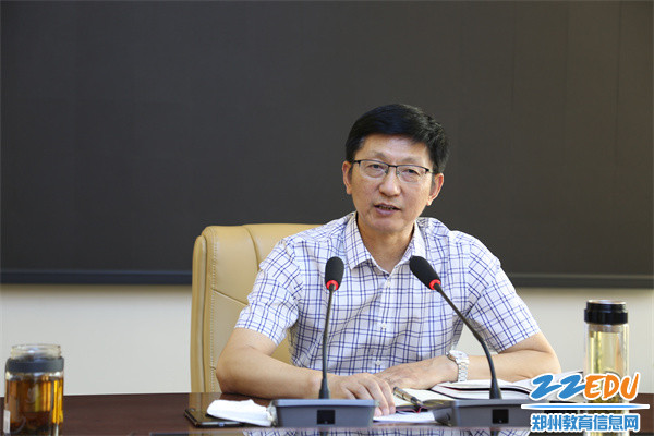 4.董震校长总结发言