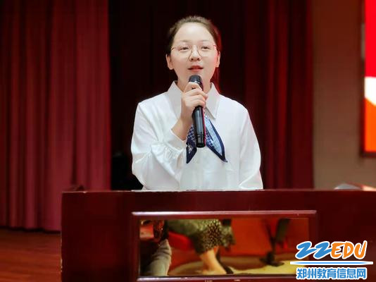 新任教师代表毕鑫鑫发言