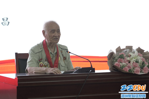 8刘文昌老人分享红色故事_副本