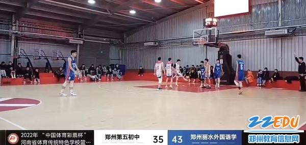 1.五初中男篮队顽强拼搏
