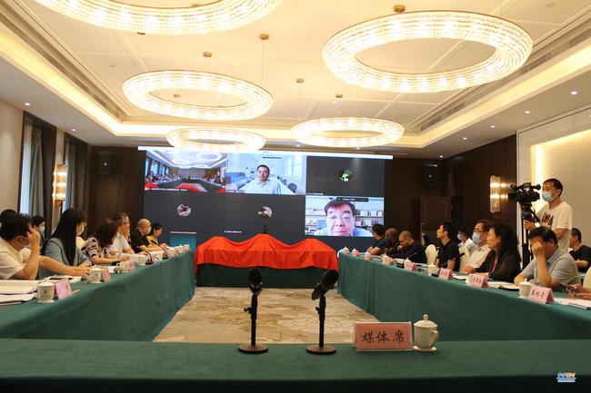 《报告》发布会采用线下线上结合的 方式举行