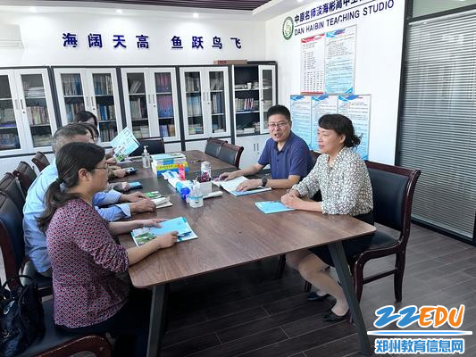 在名师工作室与中原名师座谈