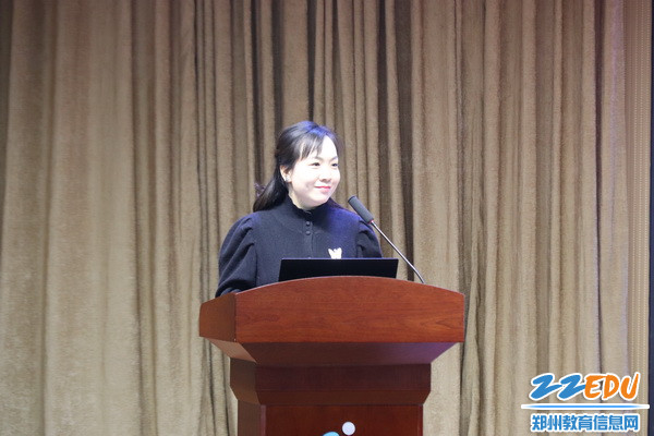 4.东风路小学学生成长中心主任王雅婵进行分享交流_调整大小