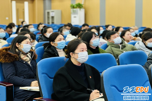 10.参会人员认真聆听、记录、学习_调整大小