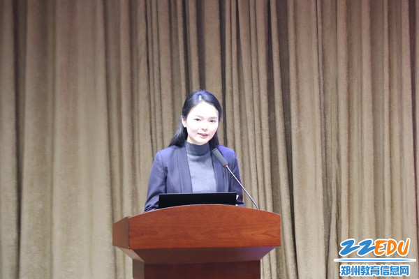 5.金山路小学德育主任孙琳进行分享交流_调整大小
