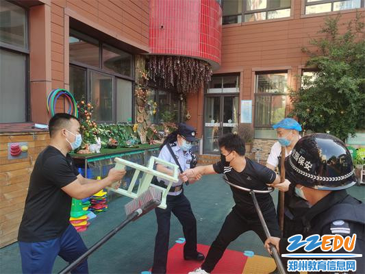 4.农业路园区制服“歹徒”
