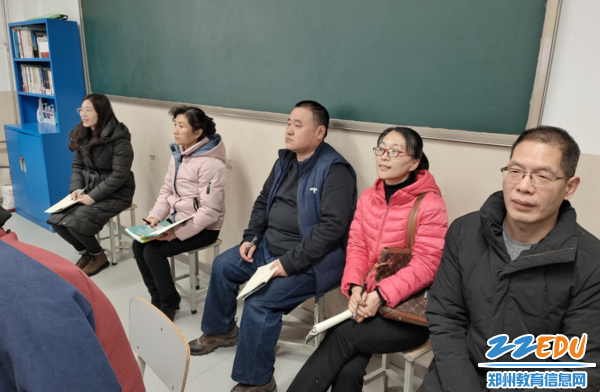 党委书记都亚萍及中层领导推门听课