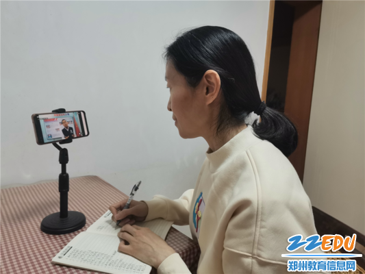 3-2.教师观看“安全知识云课堂”
