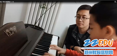 李昕霖爸爸进行分享