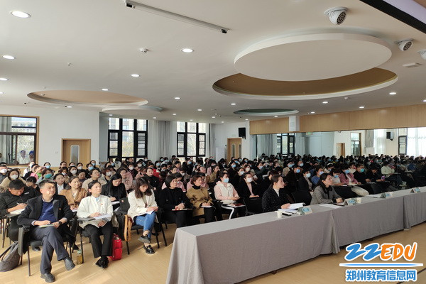 8.参会教师认真聆听_调整大小