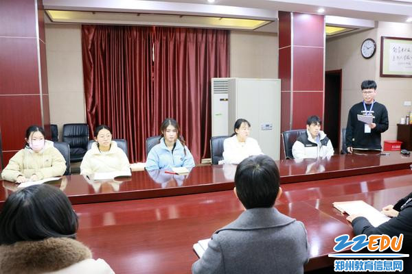 04实习生代表发言_副本