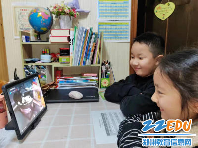 哥哥妹妹一起观看视频
