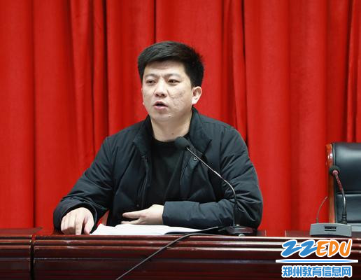学生发展处主任黄坦对学生德育工作进行详细布置