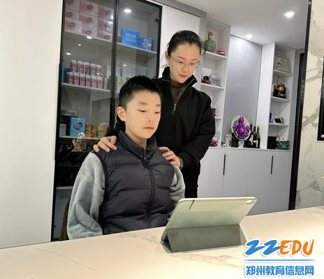 亲子共观看 齐做收心操