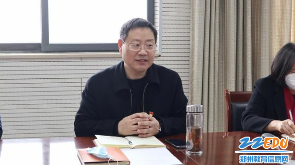 市教科所党支部书记、所长张五敏总结讲话。