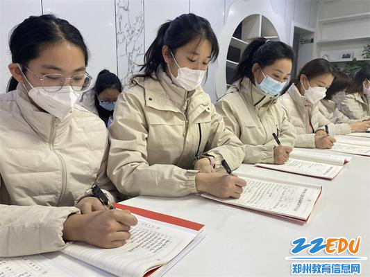 5.老师们记录会议内容