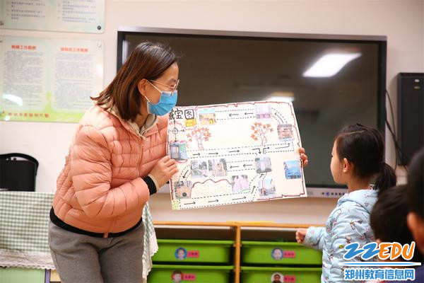 6“拆开福袋，与老师一起研究’寻宝图‘！”