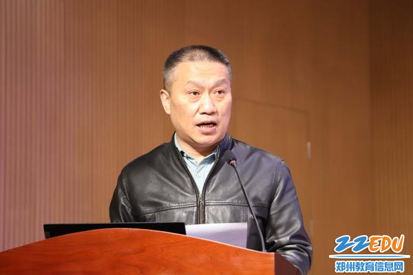 学校党委书记、校长朱红军部署安排新学年工作计划