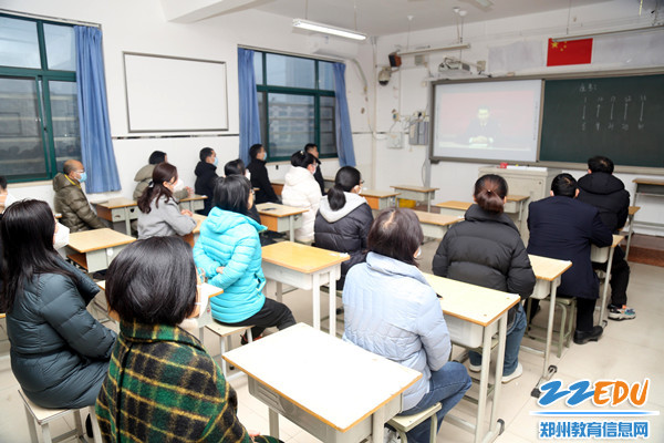 8行政人员参加开学典礼_副本