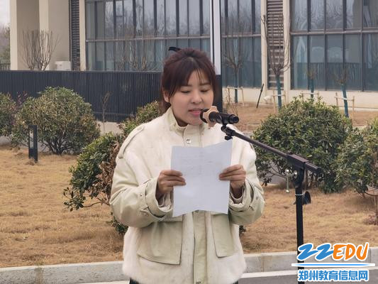 教师代表李婉琼老师发言