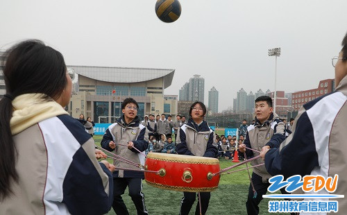 5同心鼓活动，眼观一球，齐力同心
