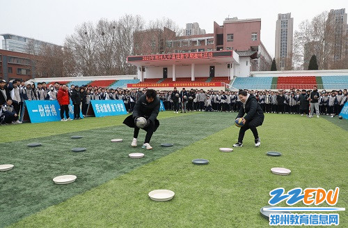 7足排大战，体育组老师亲自示范