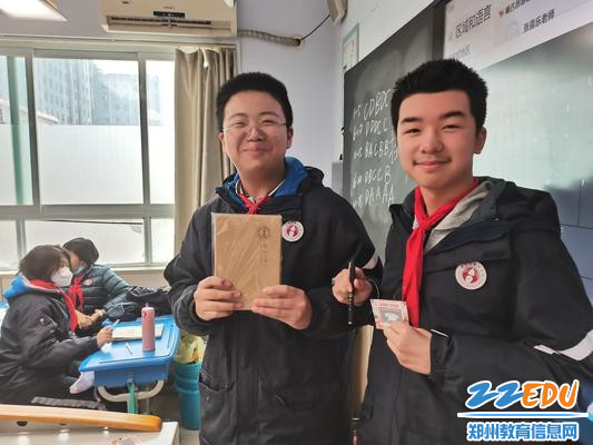 创意刮刮乐，刮出郑州八中专属笔记本