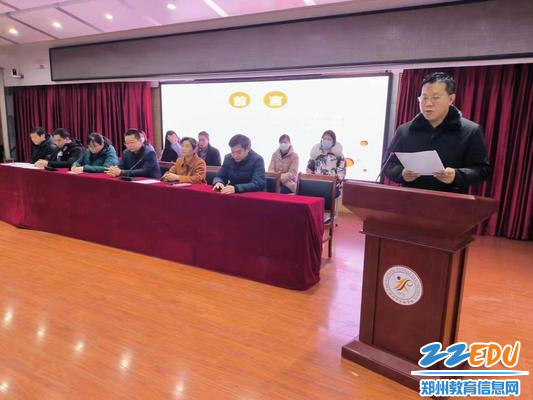 4工会主席马俊武作工会工作报告