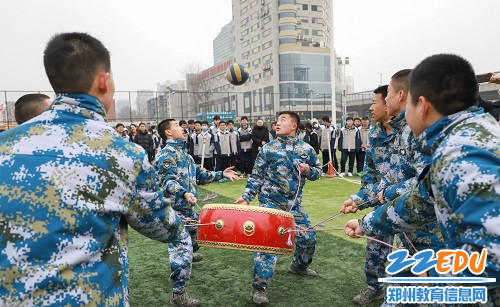 6同心鼓鼓动八体一心，落球鼓声亦是同频心跳声