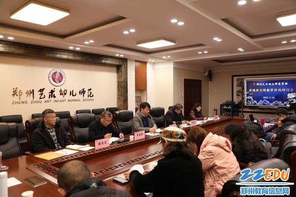 4.研讨会上非遗教师认真记录