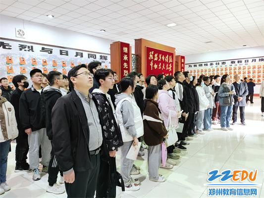 实验高中师生参观纪念馆