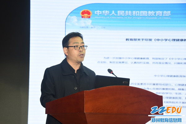 江山路第一小学校长作汇报_调整大小