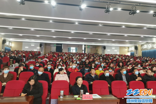 参会人员现场互动_调整大小