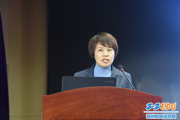 郑州四中附属学校校长作汇报_调整大小