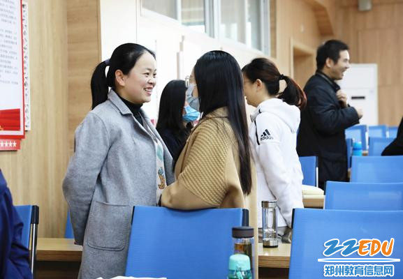 老师们积极参与其中感受压力的来源