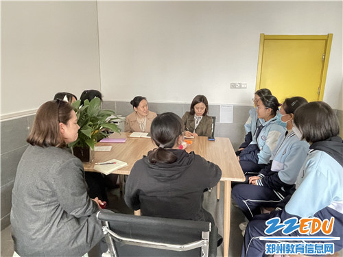 河南大学张红霞教授与创新实验学生座谈