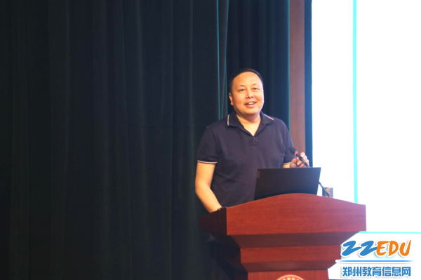 郑州市二七区化学教研员樊书涛老师进行经验分享 郑州市二七区化学教研员樊书涛老师进行经验分享